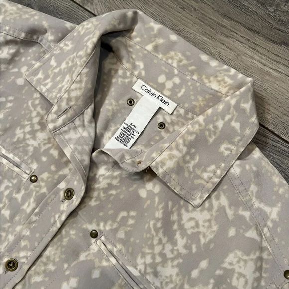 Calvin Klein Womens Blouse Shirt -Roll Tab Sleeve - Button Down Gray Size Small - Picture 4 of 13